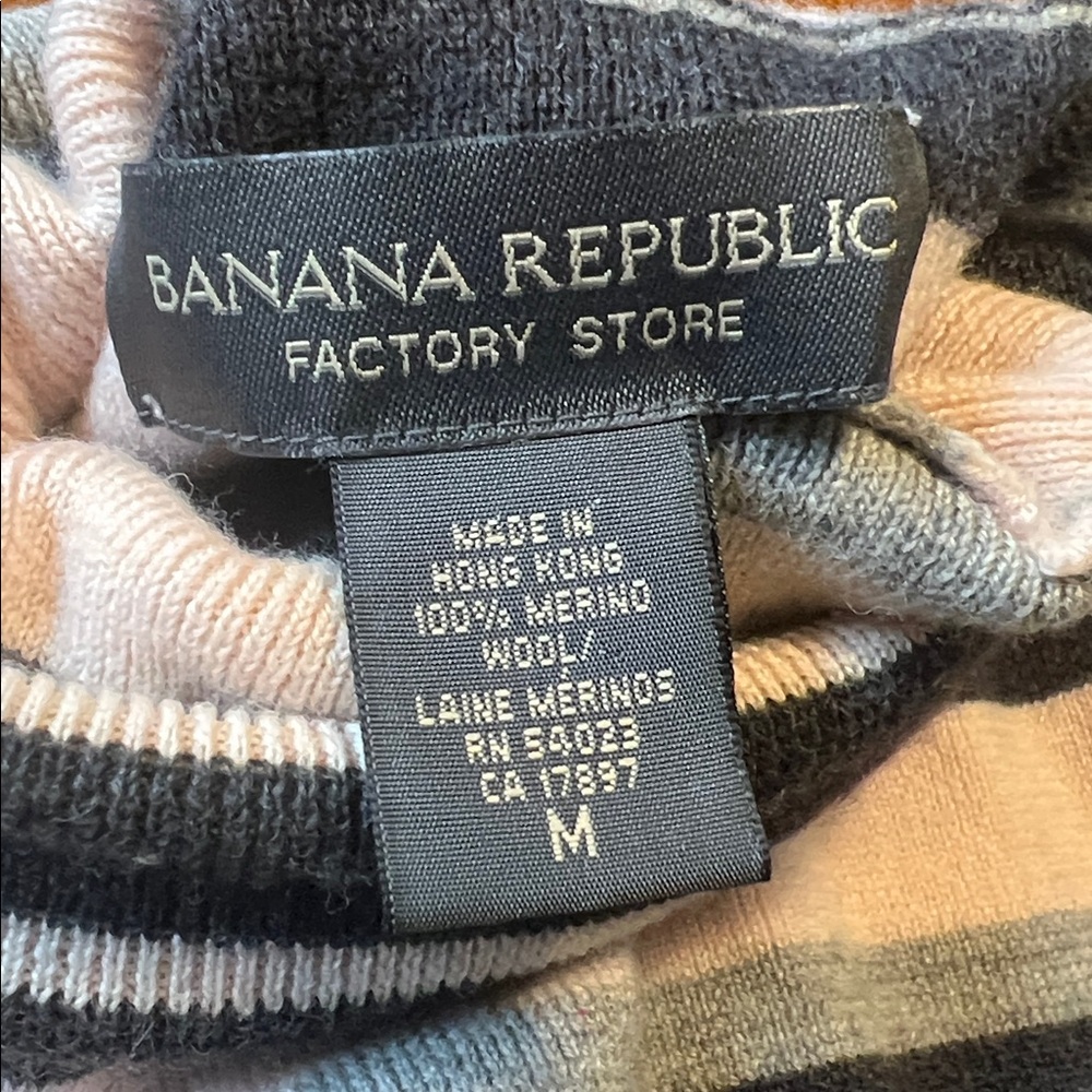 Banana Republic Gray and Pink Striped Merino Wool Turtle Neck Sweater Size M - Picture 3 of 15